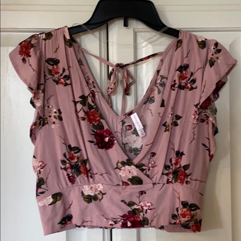 Xhilaration Pink Floral Flutter Sleeve Crop Top M